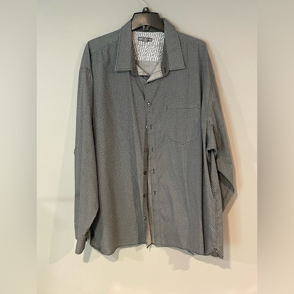 Excellent condition men’s size 3xl neck size 20-20 1/2 color black and white - Picture 1 of 5